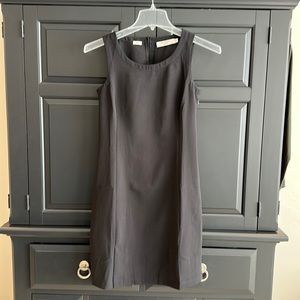 Black travel dress from Bluffworks.